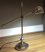 Luminária de Mesa de Metal